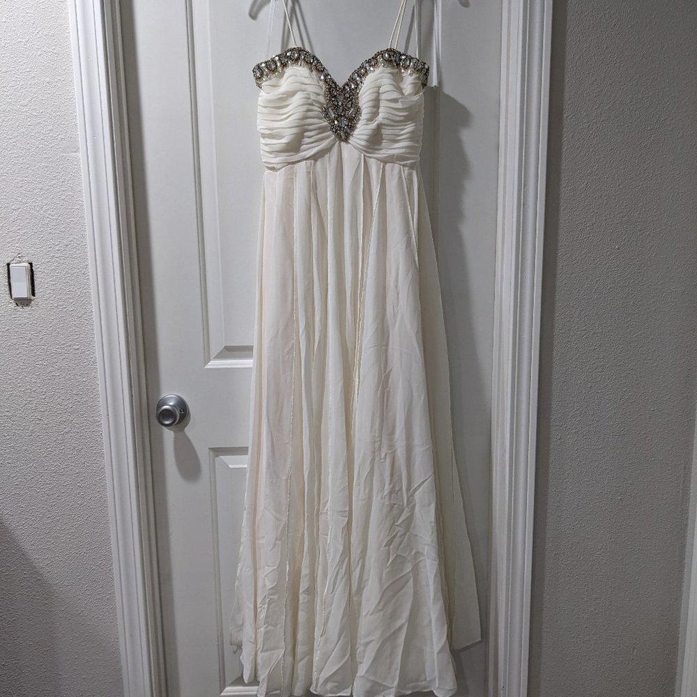 Bibiana Cream Flowy Prom/Formal Dress